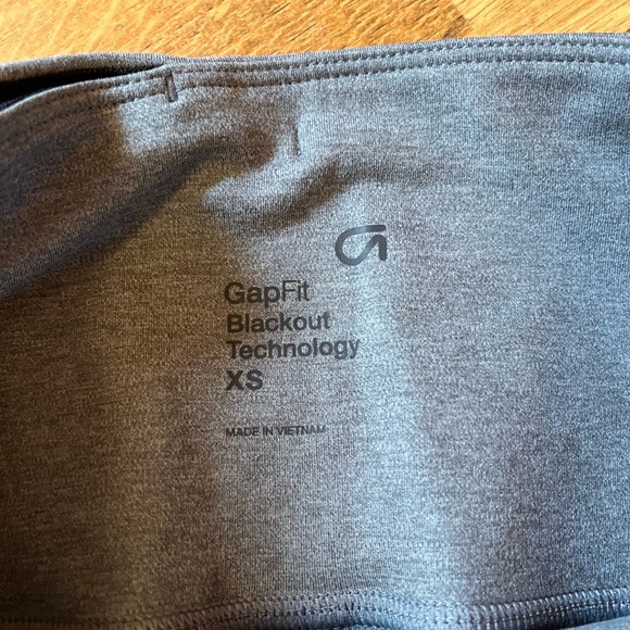 GAP Blackout Compression Leggings - Picture 5 of 10